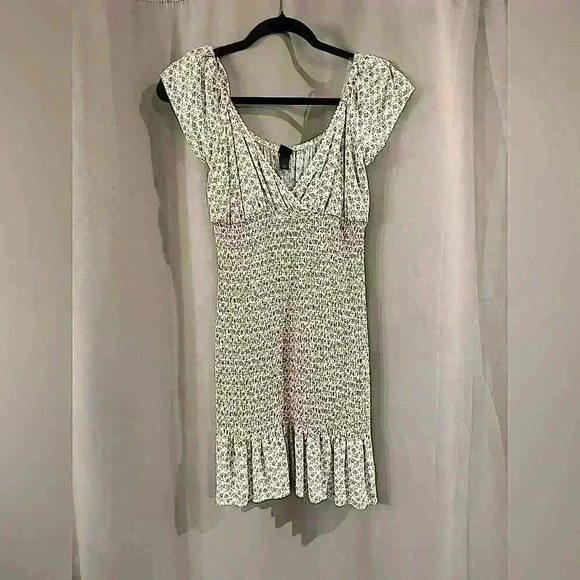 Women’s V-Cut Wild Fable Dress - Picture 1 of 6